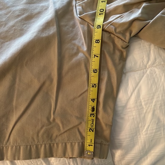 Southern Tide shorts 35” khaki 9” inseam- excellent condition - Picture 5 of 6